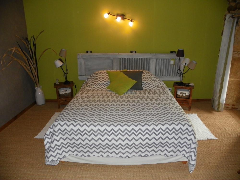 Chambre Léa de 50m², pour 2 à 4 personnes, au deuxième étage, 
2 lits séparés 1 lit 160 et 1 lit 120, 
dans la même pièce.
 